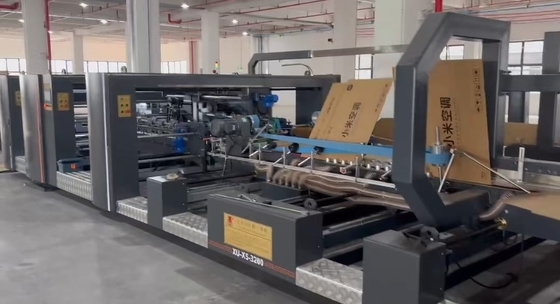 Vollautomatische Kartonmaschine Gluermaschine Flachdraht mit Sauggürtel